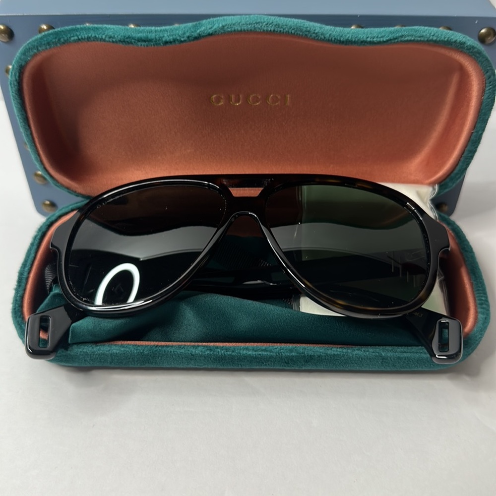 New Authentic GUCCI
Grey Green Pilot Men's Sunglasses GG0463S00358 - Picture 9 of 14